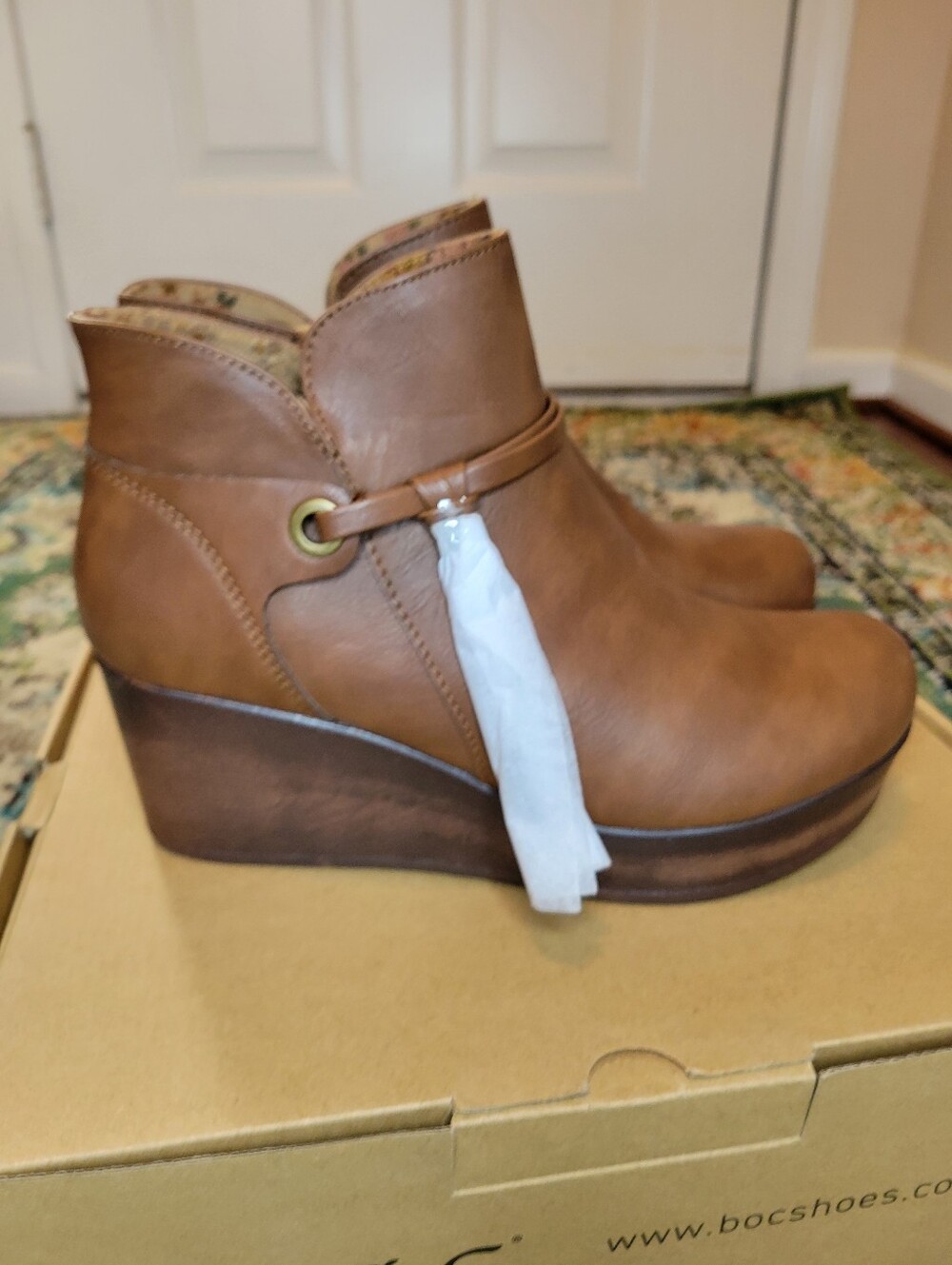 b.o.c. Leonna Wedge Ankle Booties In brown Faux Leather, Size Womens US 8.5 NEW
